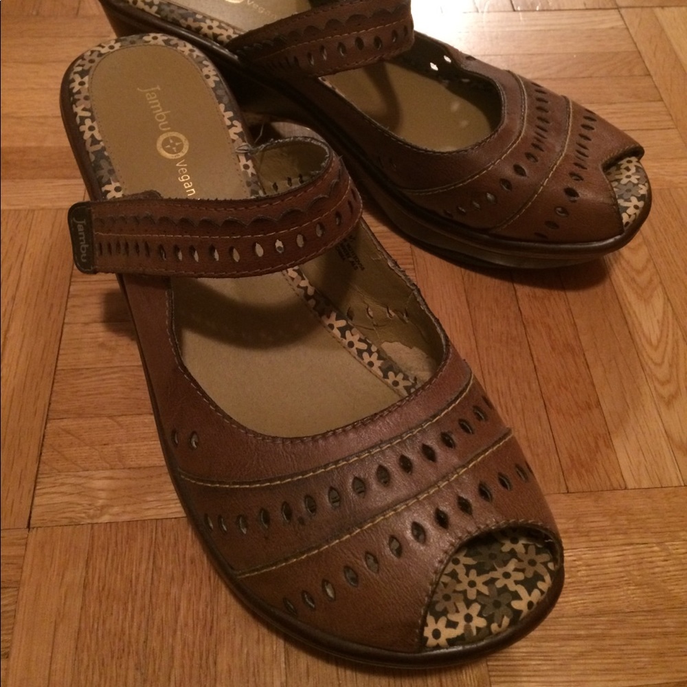 Jambu wedges